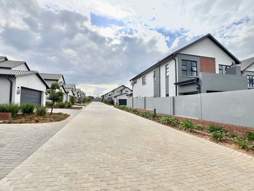 [1514] Modern Family Home in Sagewood, Broadacres!