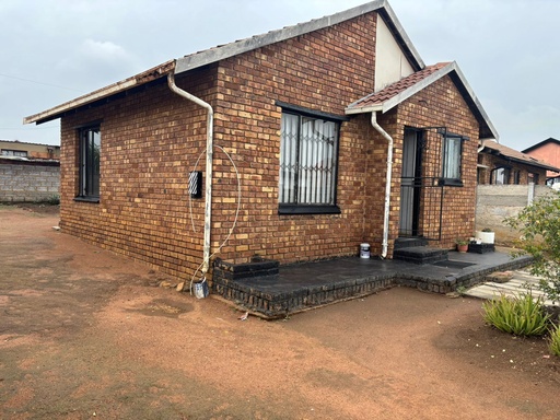 [1499] Charming 2-Bedroom Face Brick Home for Sale in Tsakane Extension 8